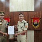 नहर में पलटा अवैध खनन कर रहा ट्रैक्टर, चालक गंभीर घायल