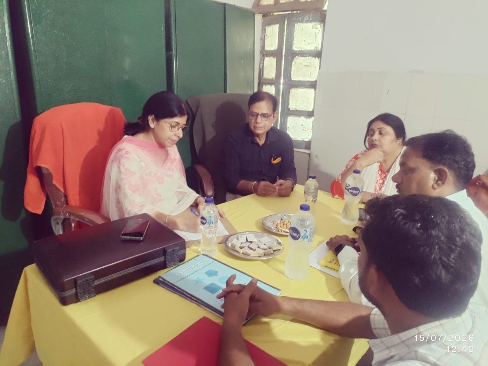 मण्डलीय निरीक्षण अधिकारी ने विकास खंड व पीएचसी की परखी व्यवस्थाएं
