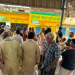 प्रधानाचार्य के निलंबन की मांग को लेकर तहसील परिसर में धरना