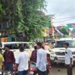 लतीफ शाह बांध के पूर्वी छोर पर तेज बहाव में नहा रहे थे सैलानी, एसडीएम विकास मित्तल ने लाउडस्पीकर से किया अलर्ट