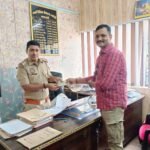 शिक्षक दिवस पर शिक्षकों का विरोध प्रदर्शन, काली पट्टी बांधकर जताई नाराजगी