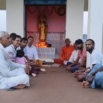 बारिश में गिरे बिजली के दो खंभे, दलित बस्ती की बिजली गुल