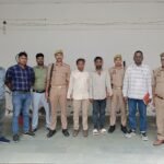 बिजली कटौती से भड़के उपभोक्ता, विद्युत केंद्र पर प्रदर्शन